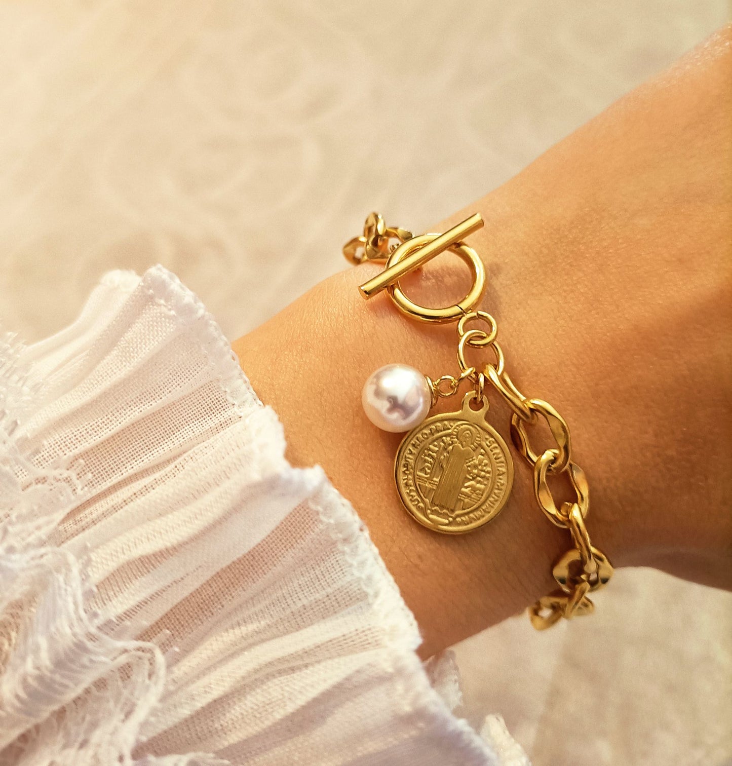 Pulseira San Benito - em aço inoxidável dourado