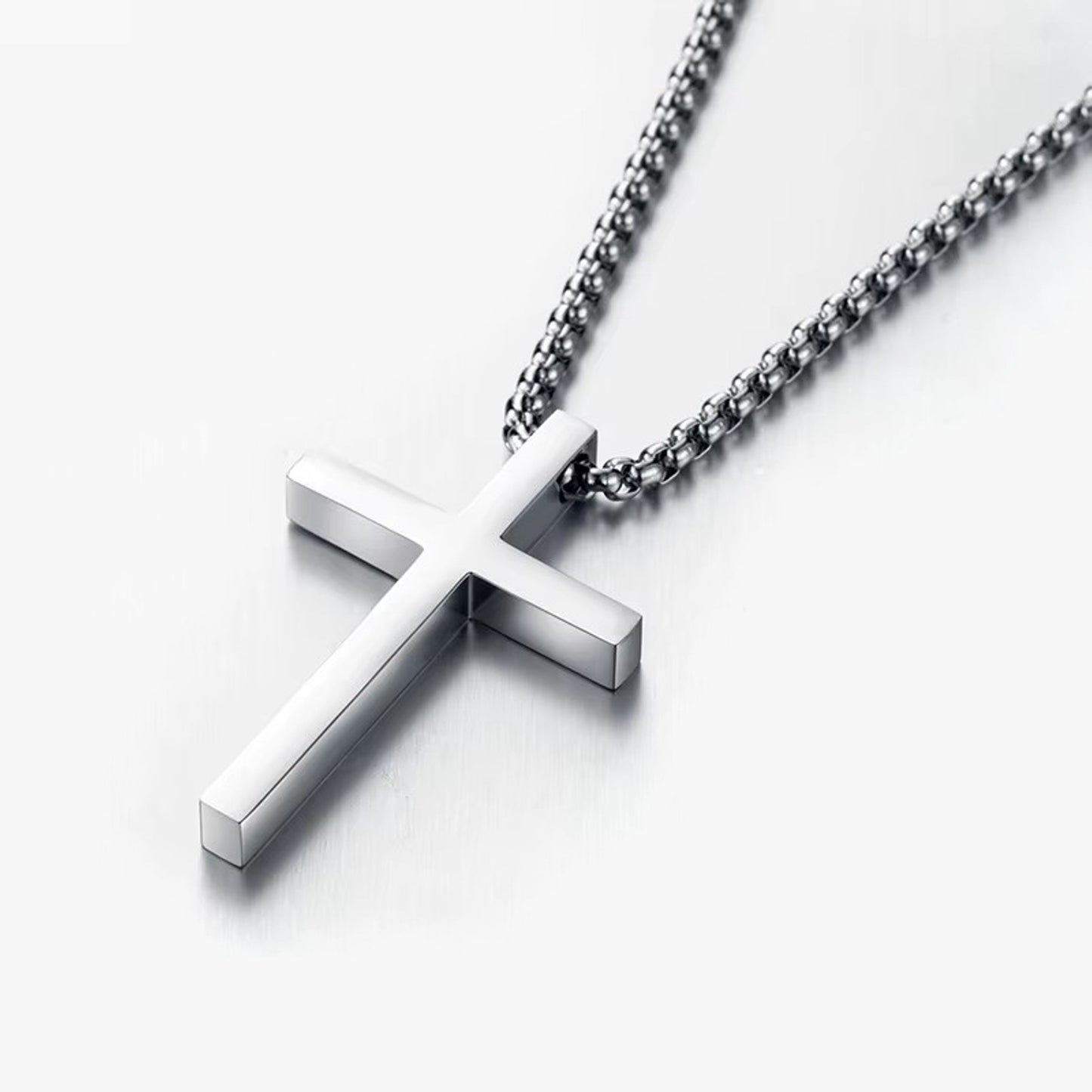 Colar Silver Cross - em aço inoxidável