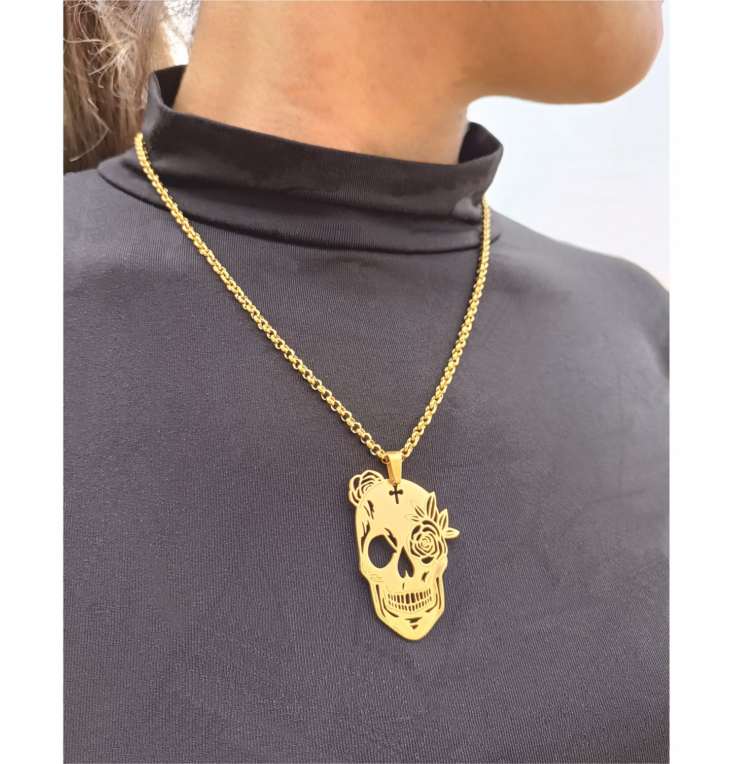 Colar Skull - em aço inoxidável dourado