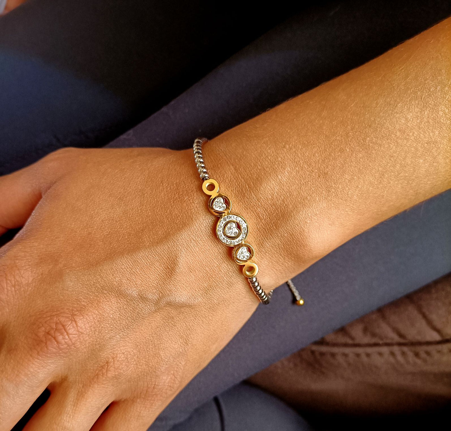 Pulseira Shiny Hearts Gold - em aço inoxidável