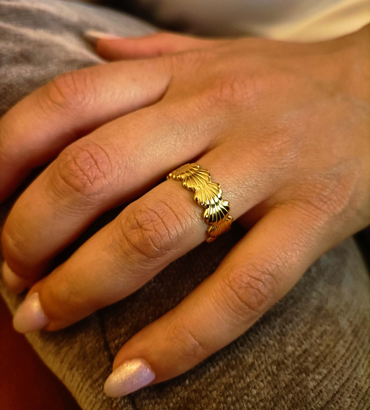 Anel Shells - em aço inoxidável dourado