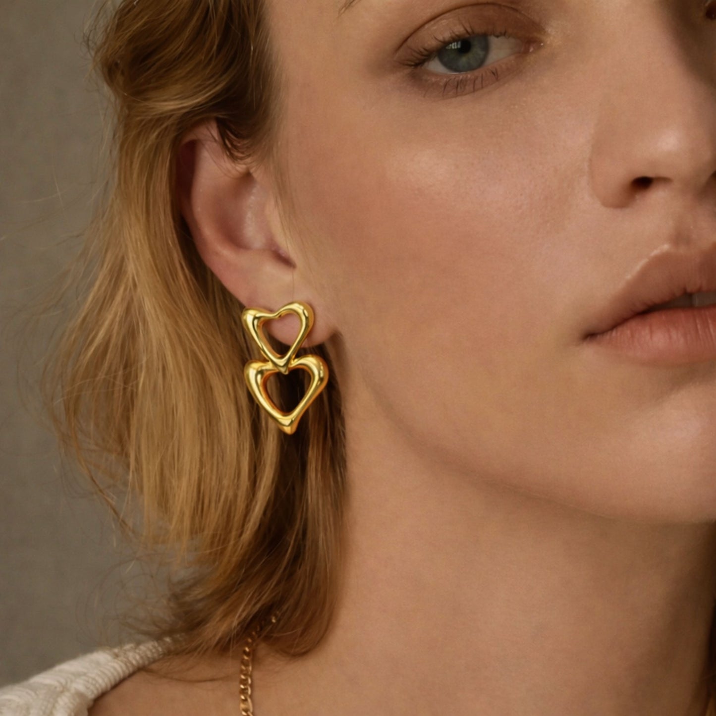 Brincos Two Hearts - em aço inoxidável dourado