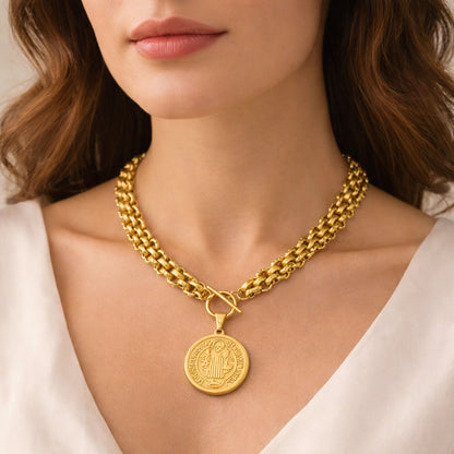 Colar San Benito - em aço inoxidável dourado