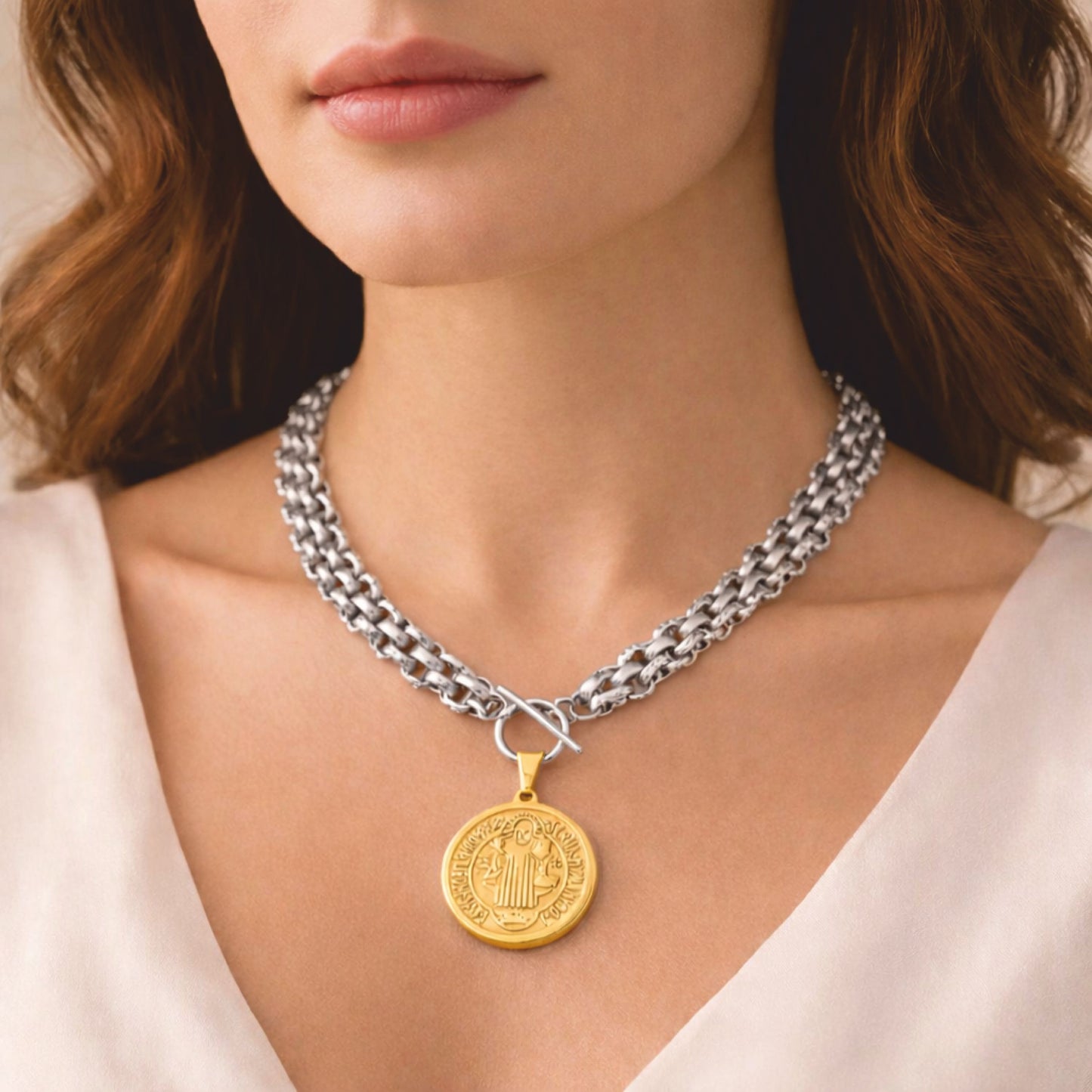 Colar San Benito - em aço inoxidável dourado e prateado