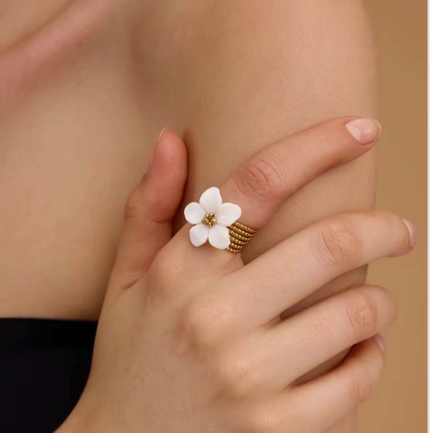 Anel White Flower - em aço inoxidável