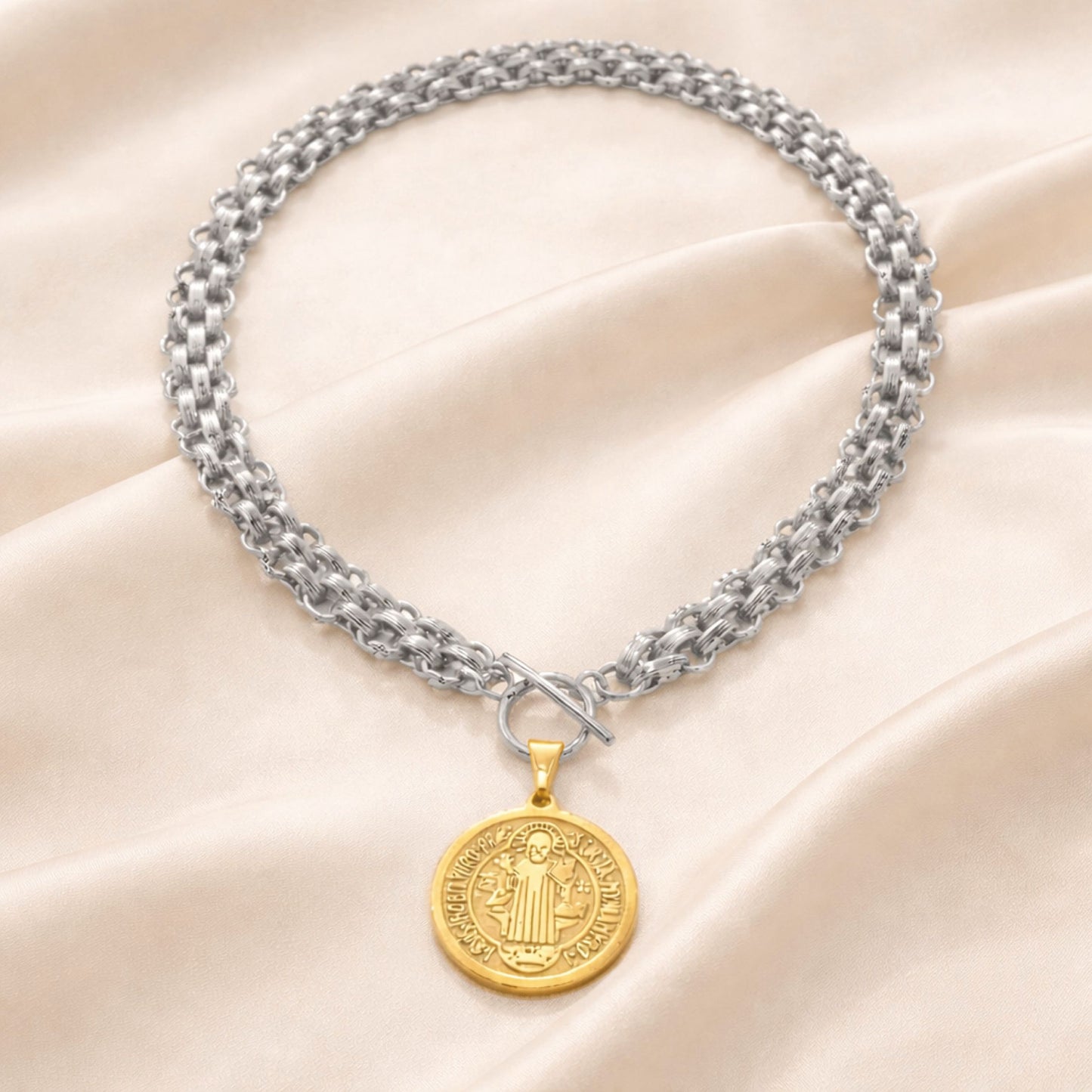 Colar San Benito - em aço inoxidável dourado e prateado