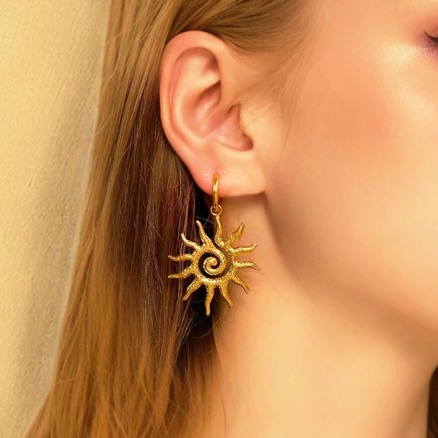 Brincos Sun Rays  - em aço inoxidável dourado