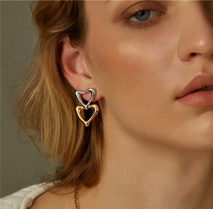Brincos Two Hearts - em aço inoxidável dourado e prateado