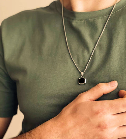 Colar Black Stone - em aço inoxidável