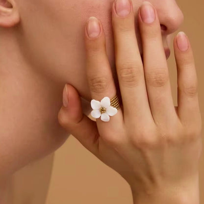 Anel White Flower - em aço inoxidável