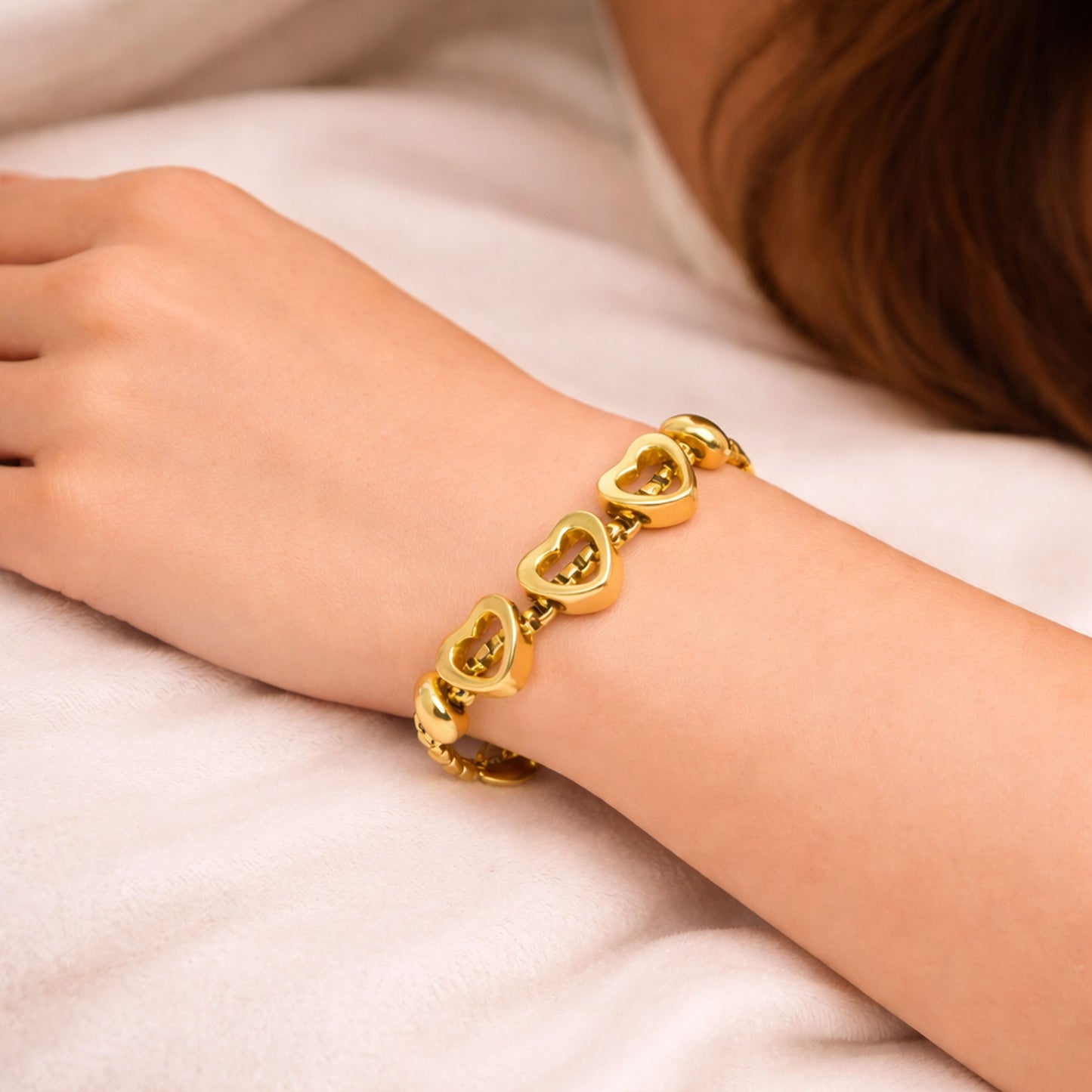 Pulseira Three Hearts - em aço inoxidável dourado