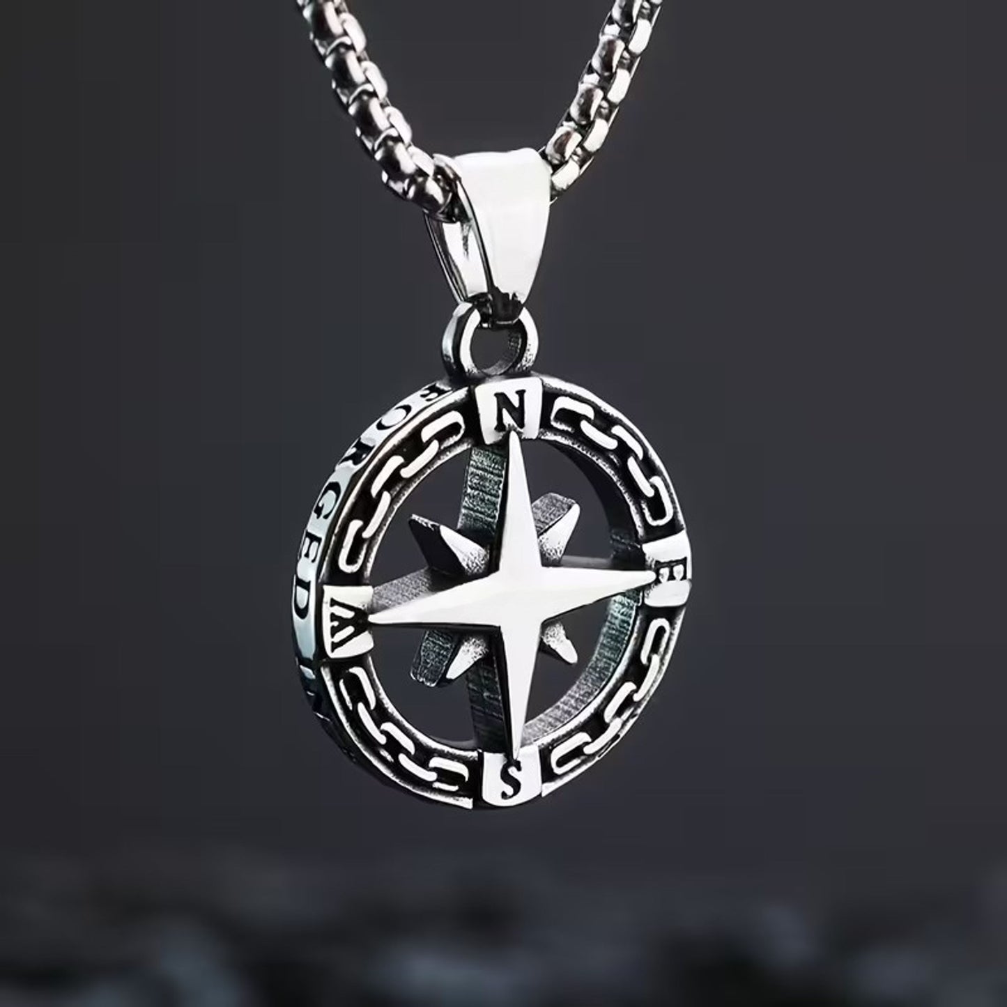 Colar Forged in Fire - em aço inoxidável